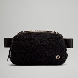 NWT Lululemon Everywhere Fleece Belt Bag Black